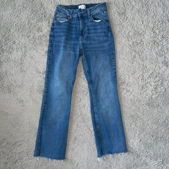 H&M Womens Straight Leg Raw Hem Size 4 Jeans High Rise Medium Wash Ankle Fringe - Picture 1 of 8